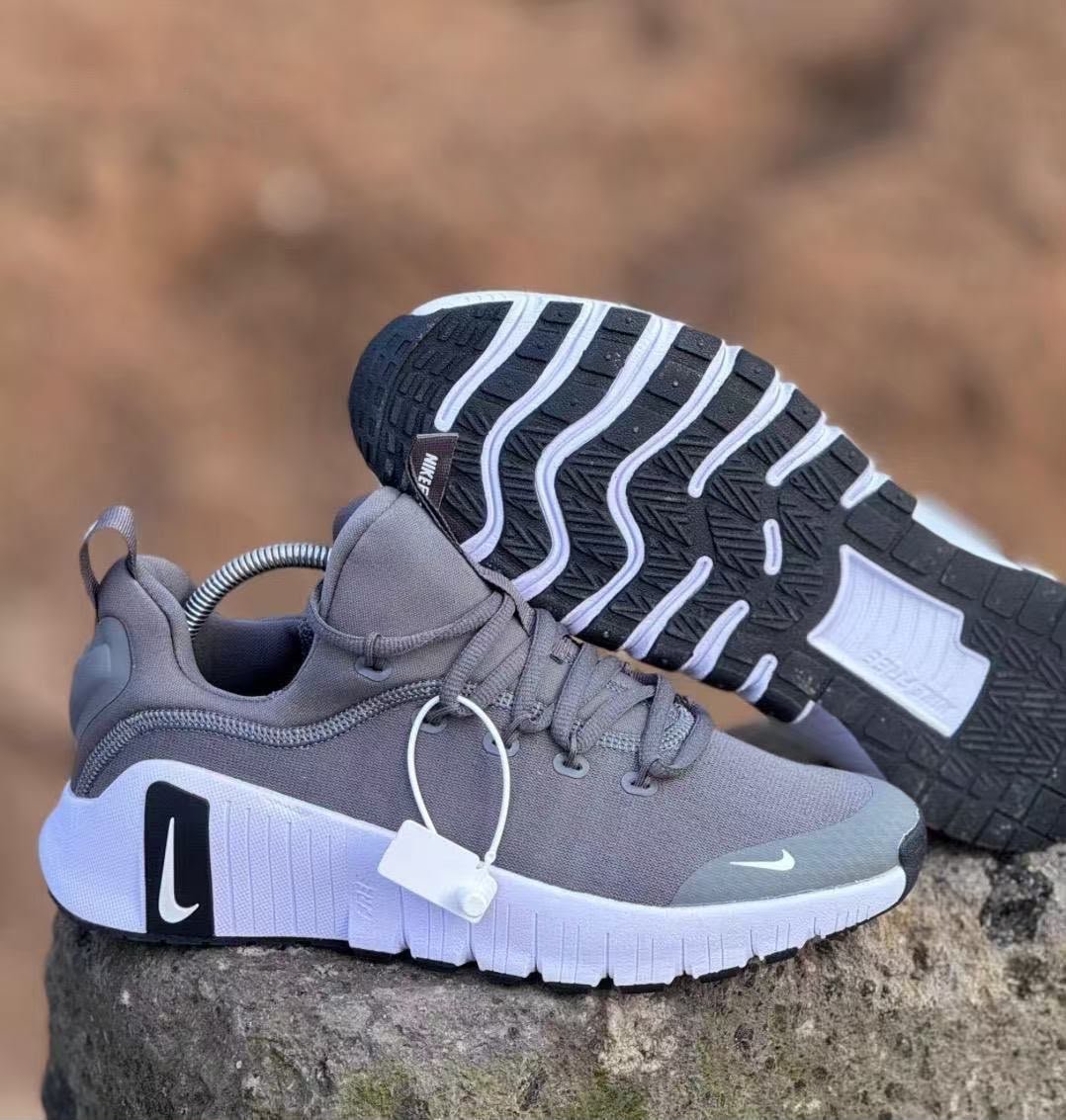lux sport sneakers - Image 2